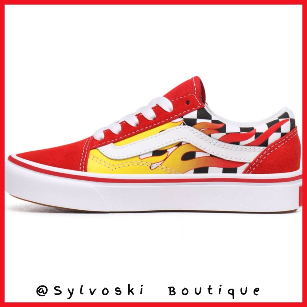 🔥 VANS UY COMFYCUSH OLD SKOOL (FLAME) KIDS NWT - Picture 2 of 6